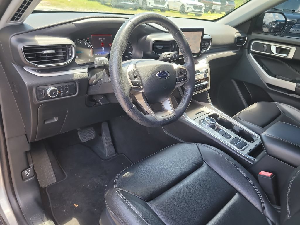 Certified 2020 Ford Explorer XLT w/ Equipment Group 202A RWD image 17