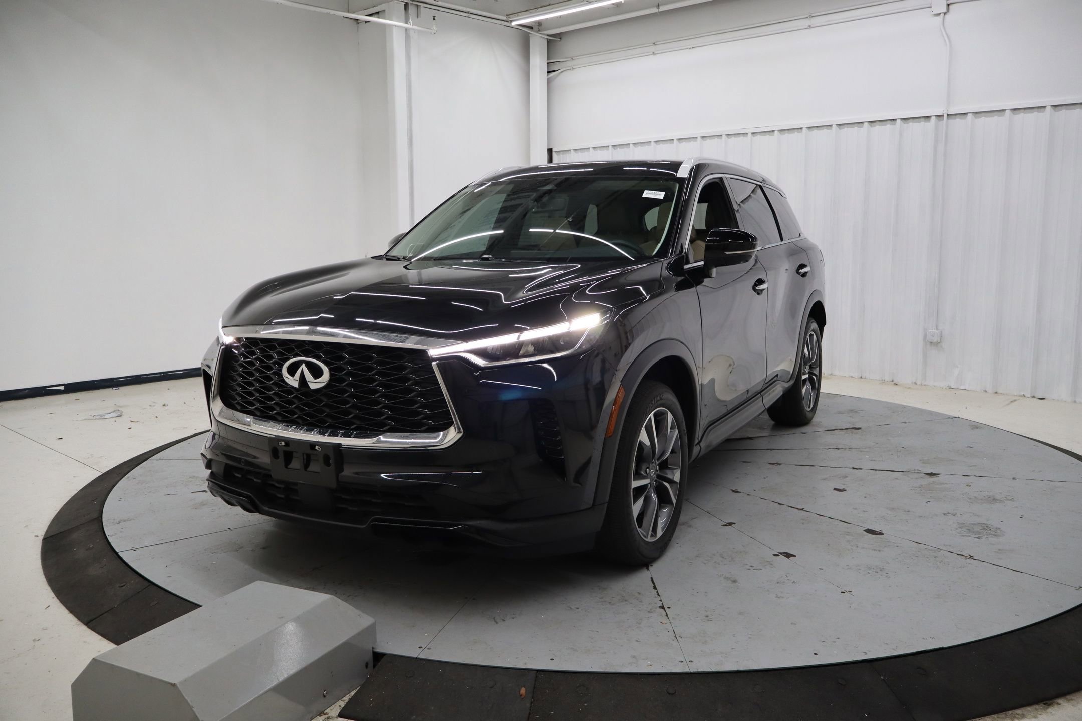 Used 2023 INFINITI QX60 Luxe w/ Performance Audio Package FWD image 10
