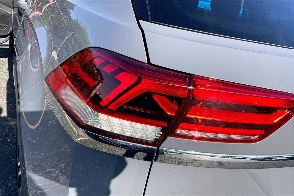 Used 2021 Volkswagen Atlas Cross Sport SEL Premium R-Line w/ Cross Sport MDO Package AWD/4WD image 30