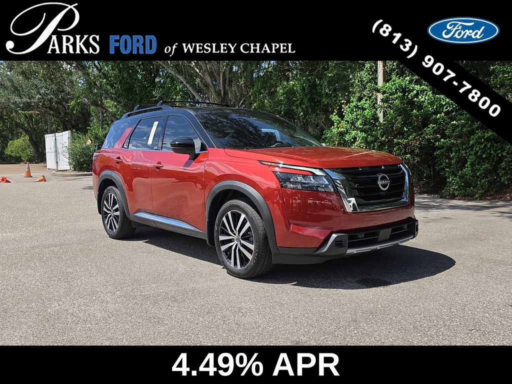 Used 2025 Nissan Pathfinder Platinum FWD image 1