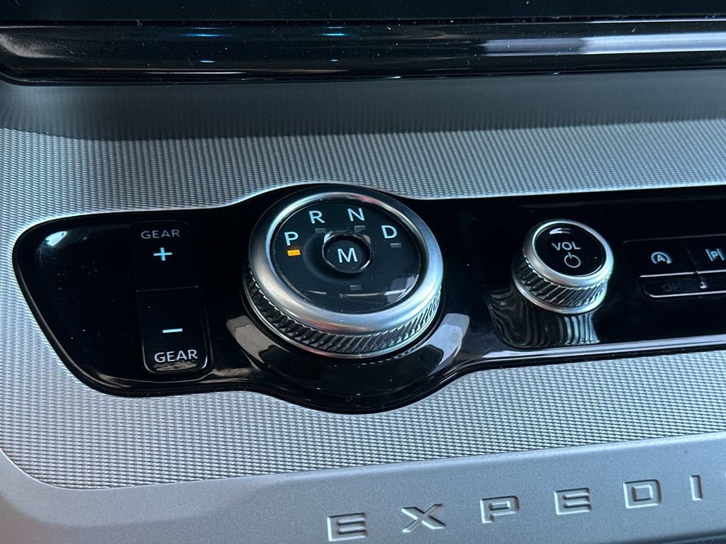 Certified 2025 Ford Expedition Active AWD/4WD image 22