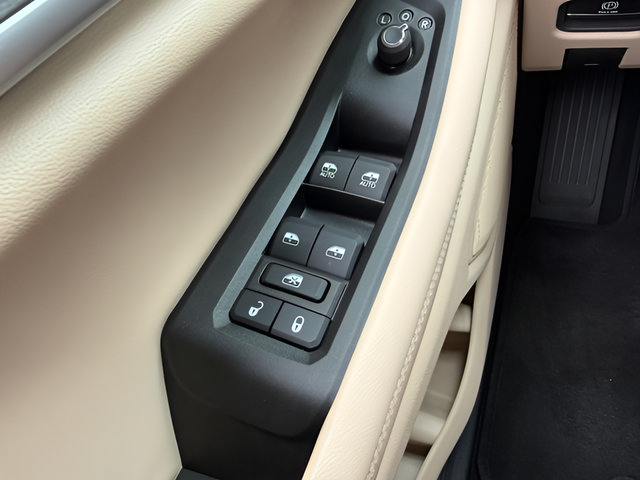 Used 2025 Jeep Grand Cherokee Limited AWD/4WD image 25