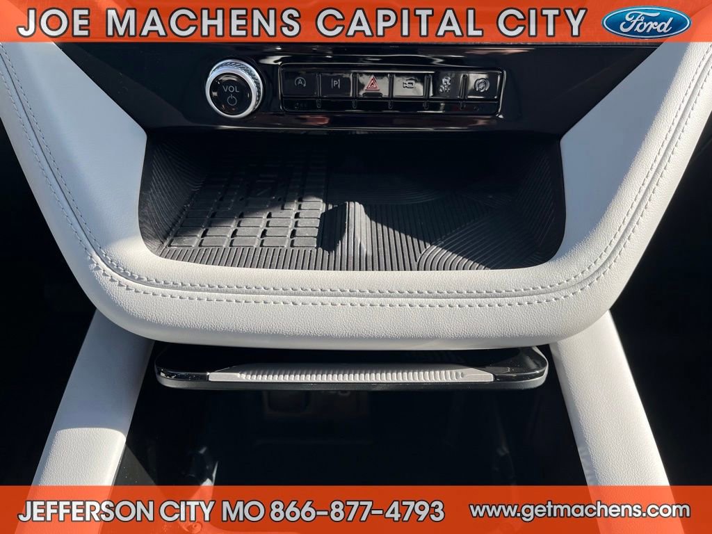 Certified 2025 Ford Explorer Platinum w/ LUX Leather Package image 13