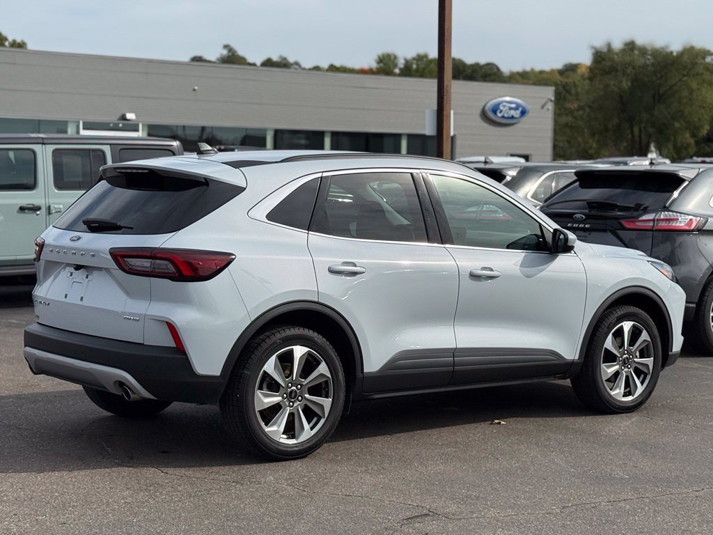 Certified 2025 Ford Escape Platinum AWD/4WD image 33