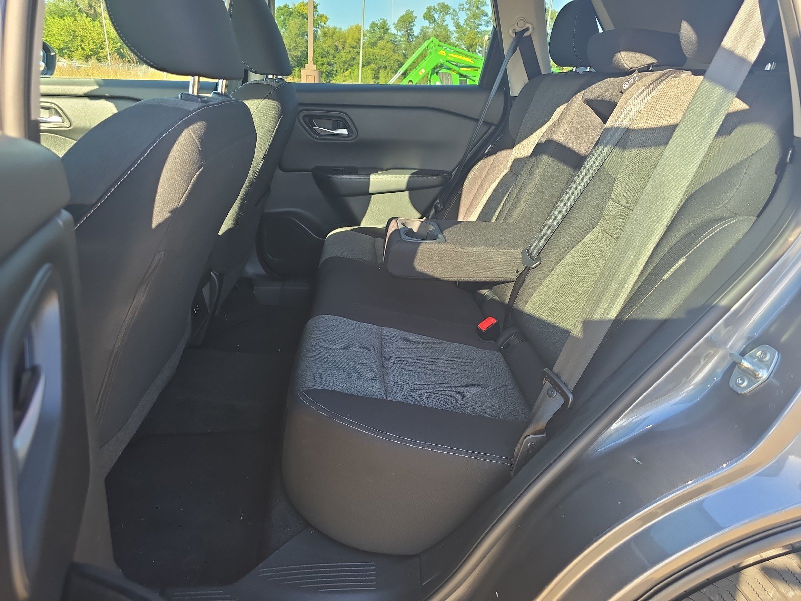 Used 2025 Nissan Rogue SV FWD image 4