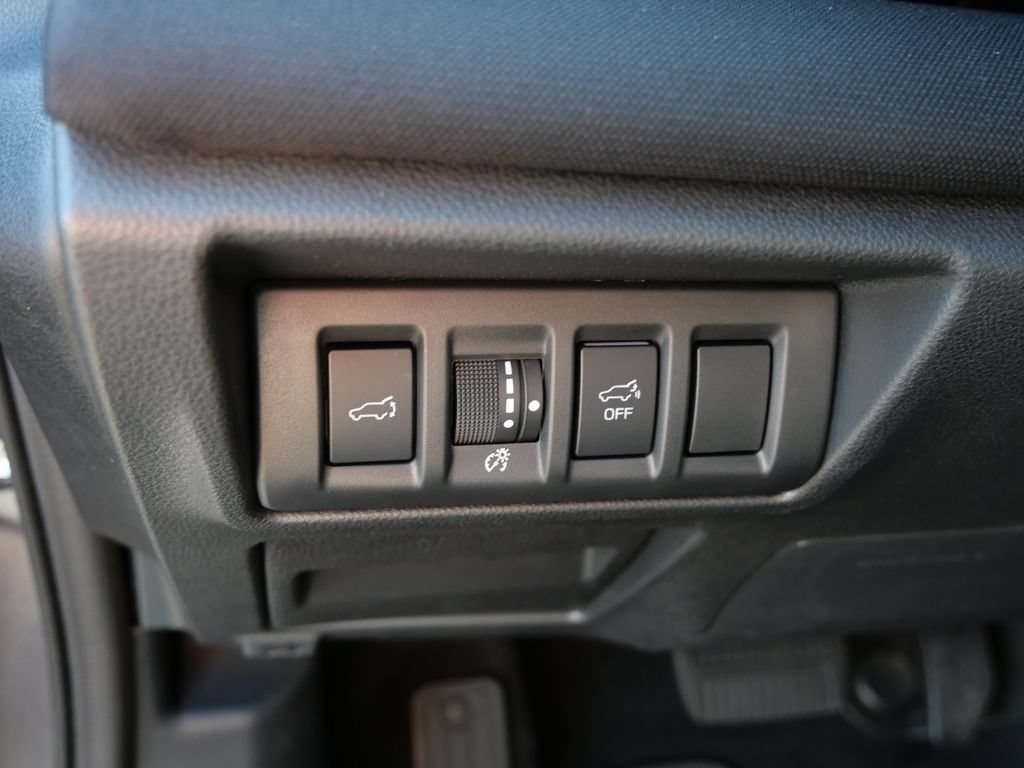 Used 2025 Subaru Outback Premium AWD/4WD image 17