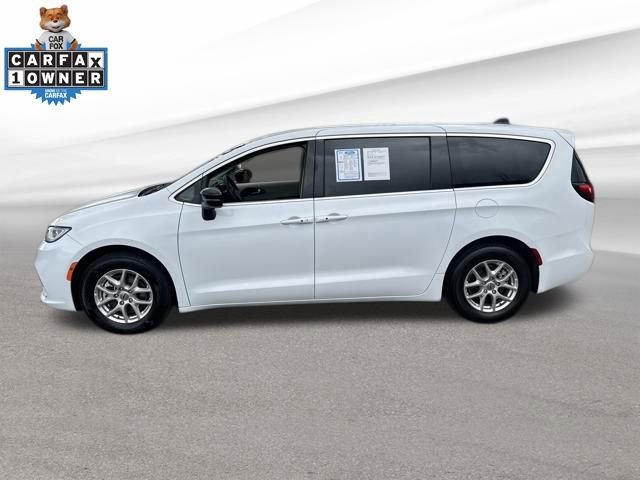 Used 2024 Chrysler Pacifica Touring-L image 4