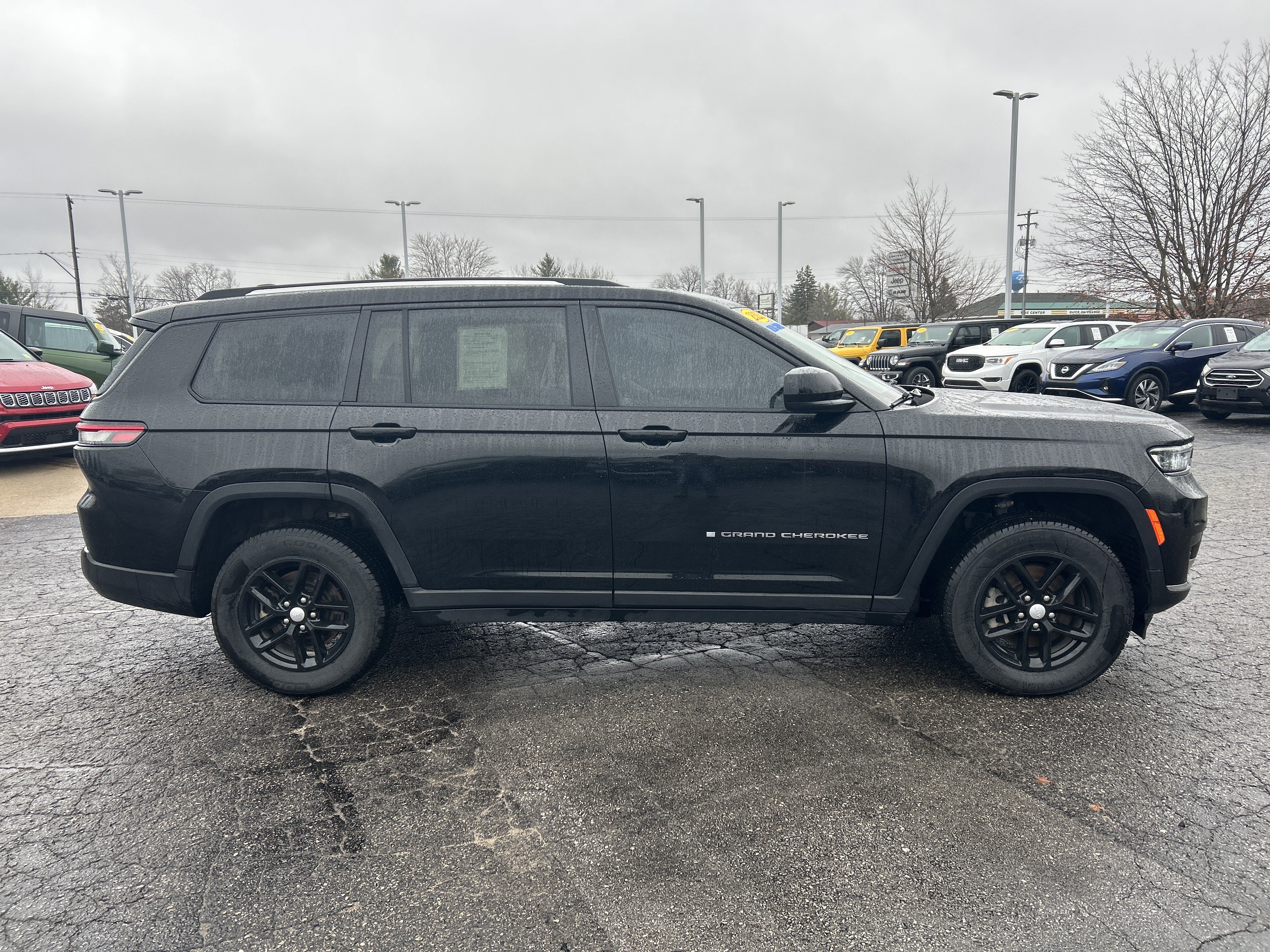 Used 2023 Jeep Grand Cherokee L Laredo AWD/4WD image 2
