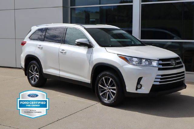 Used 2019 Toyota Highlander XLE AWD/4WD image 2