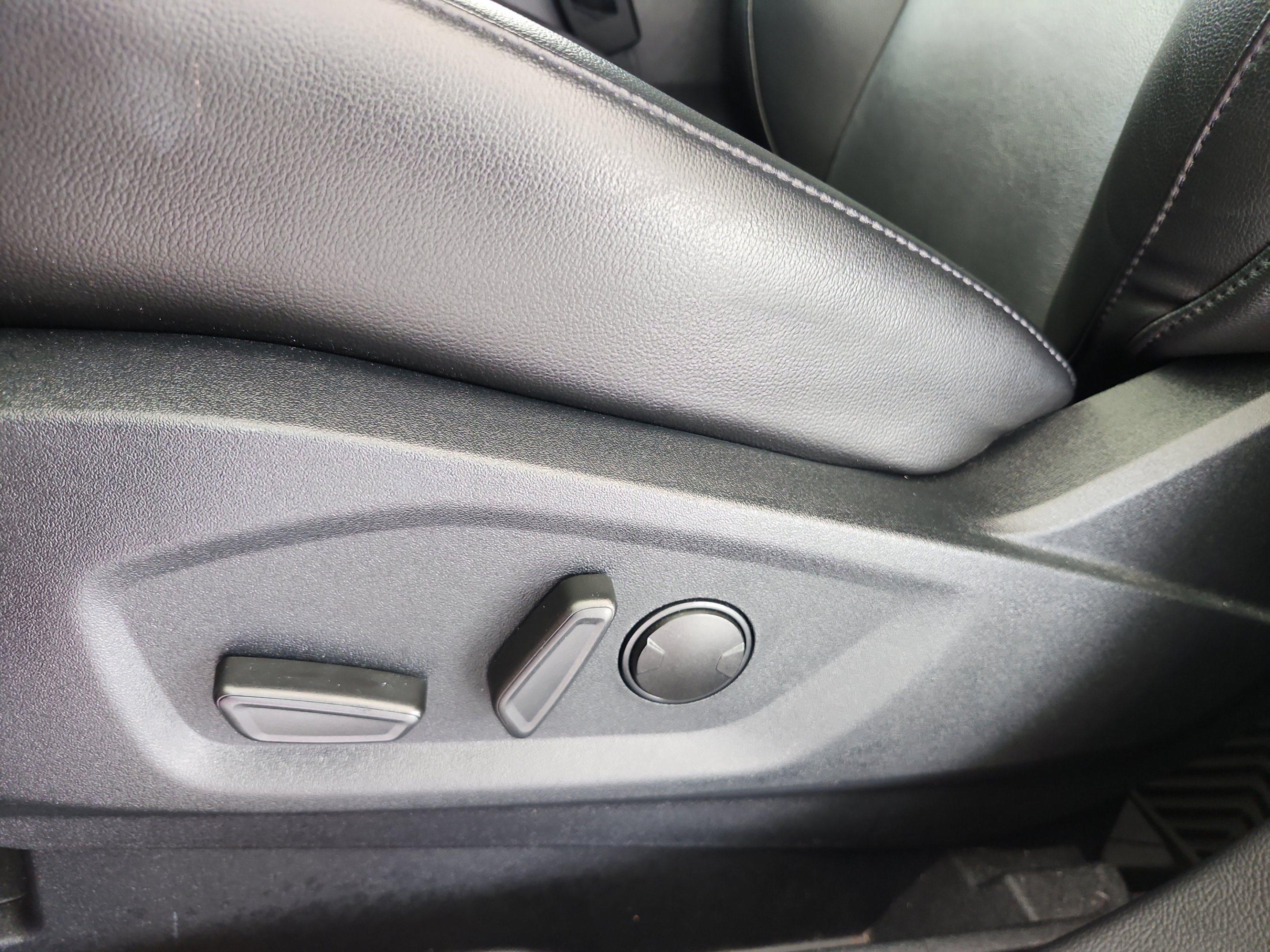 Certified 2021 Ford Edge Titanium FWD image 15