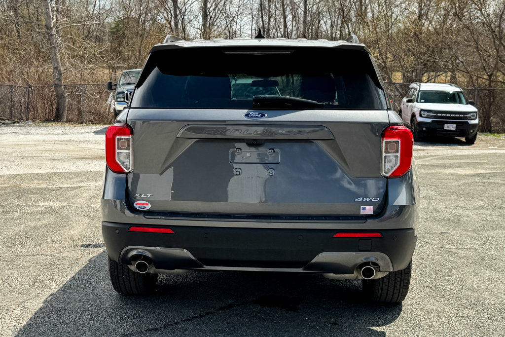Certified 2022 Ford Explorer XLT w/ Equipment Group 202A AWD/4WD image 4