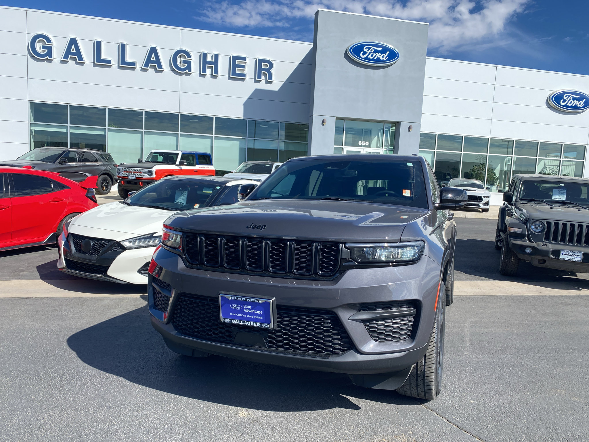 Used 2023 Jeep Grand Cherokee Altitude AWD/4WD image 16