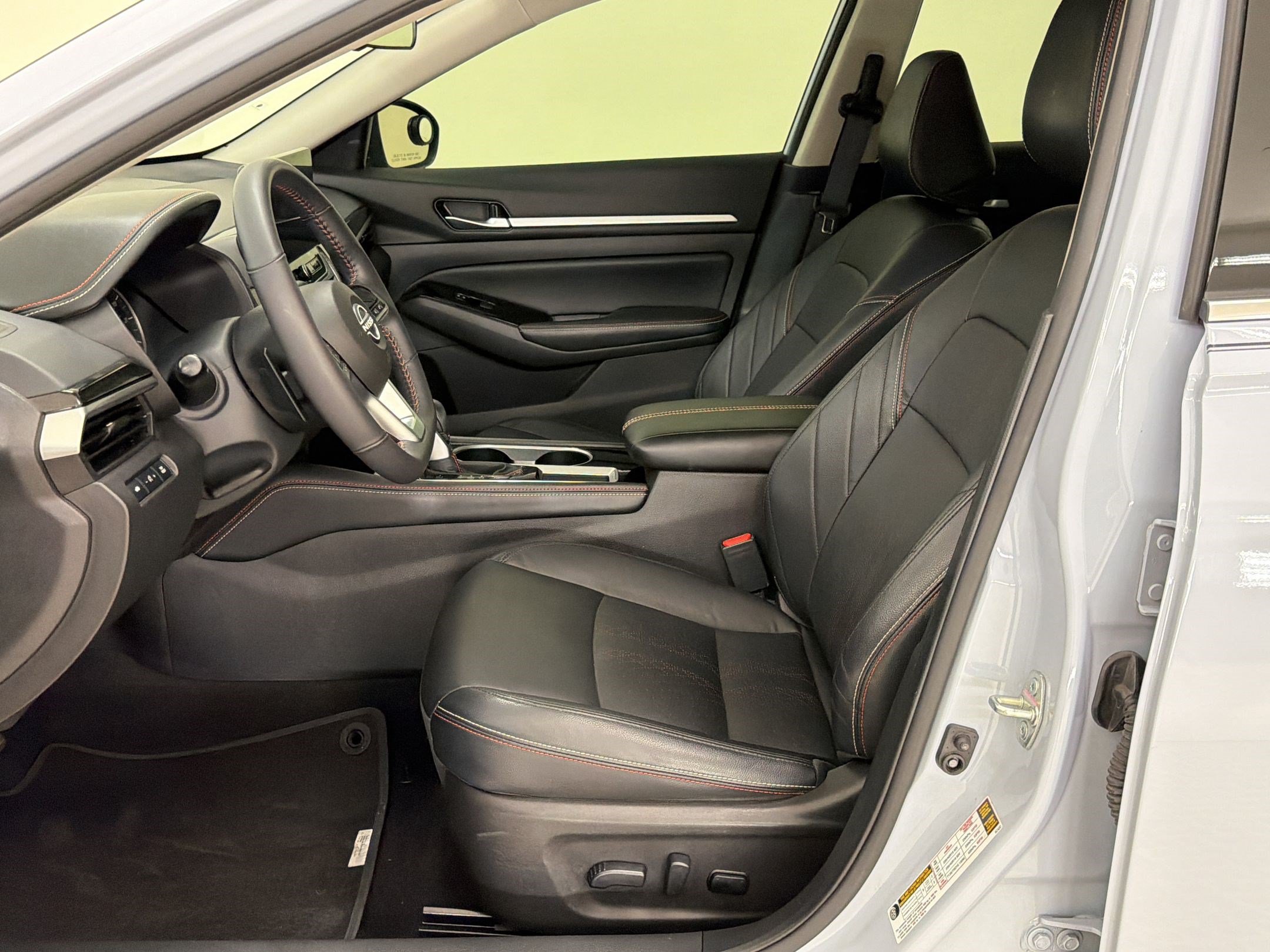 Used 2024 Nissan Altima 2.5 SR w/ SR Premium Package FWD image 5