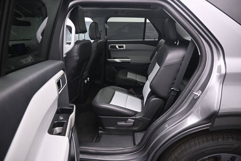 Certified 2023 Ford Explorer XLT w/ Equipment Group 202A RWD image 20