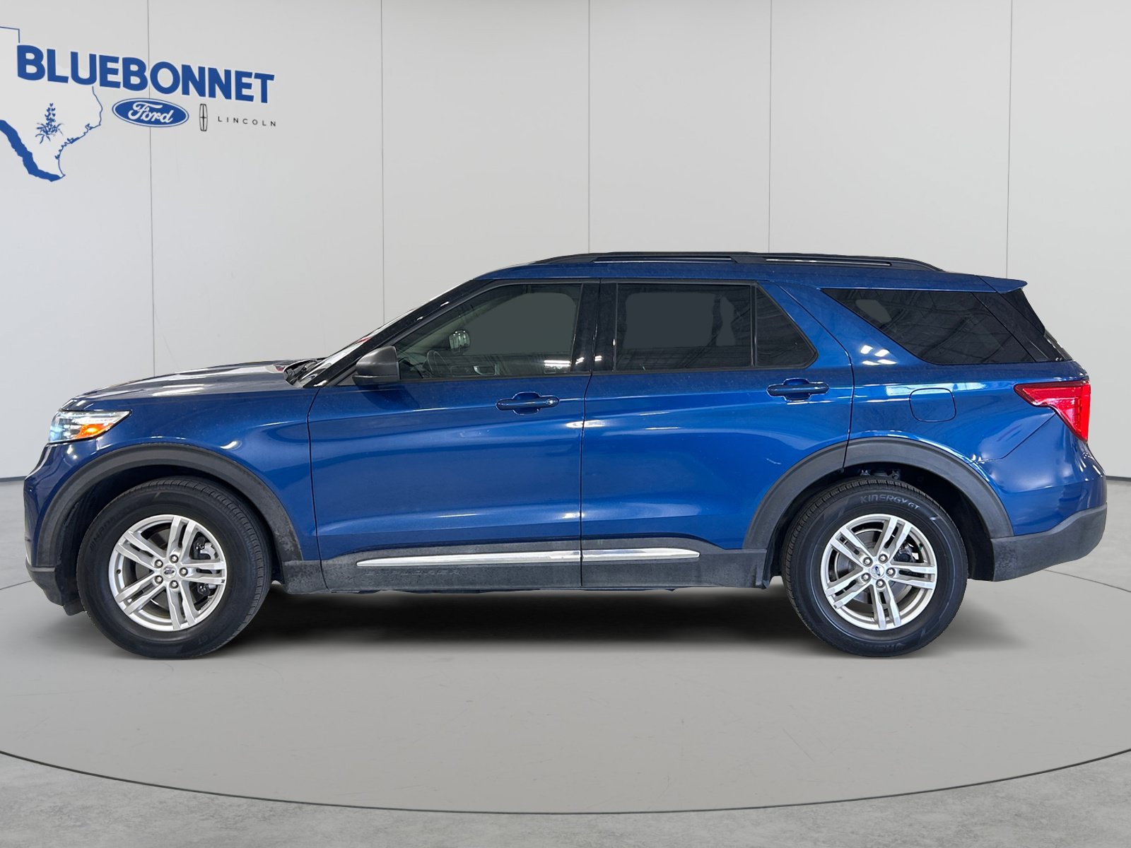 Certified 2022 Ford Explorer XLT w/ Equipment Group 202A RWD image 6