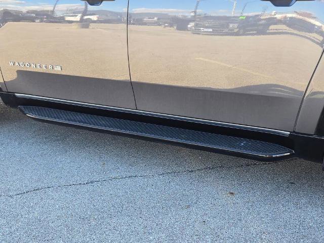 Used 2023 Jeep Wagoneer L Series III w/ Preferred Equipment Group image 16