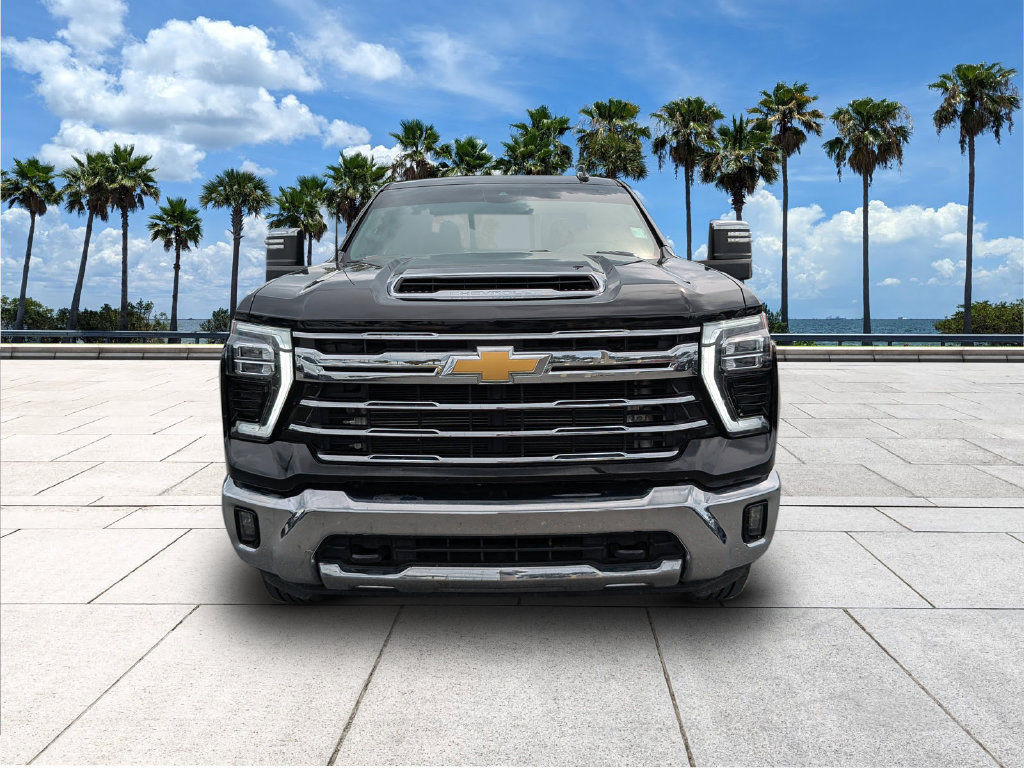 Used 2024 Chevrolet Silverado 2500 LTZ AWD/4WD image 3