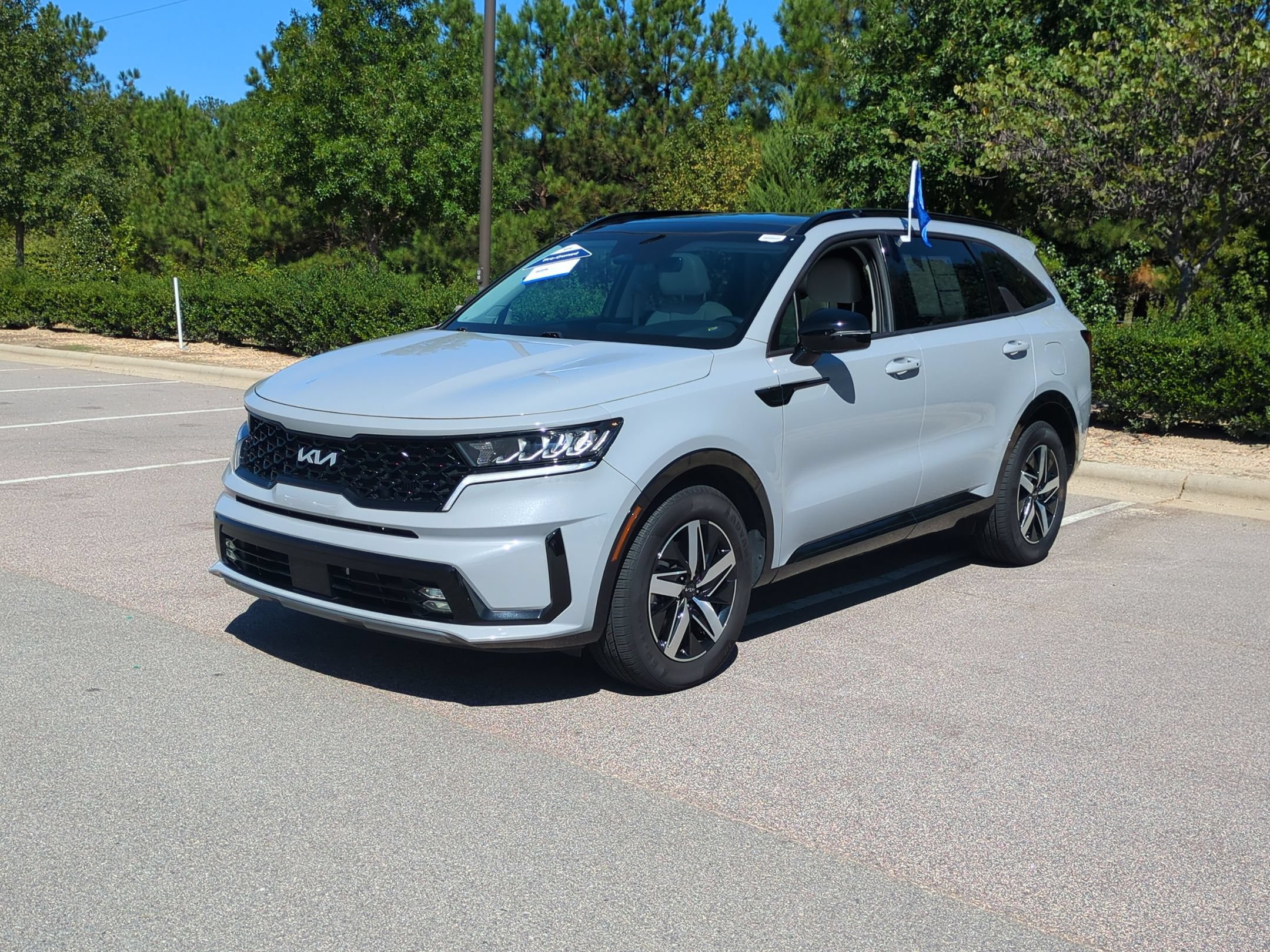 Used 2023 Kia Sorento EX w/ Panoramic Sunroof Package FWD image 8