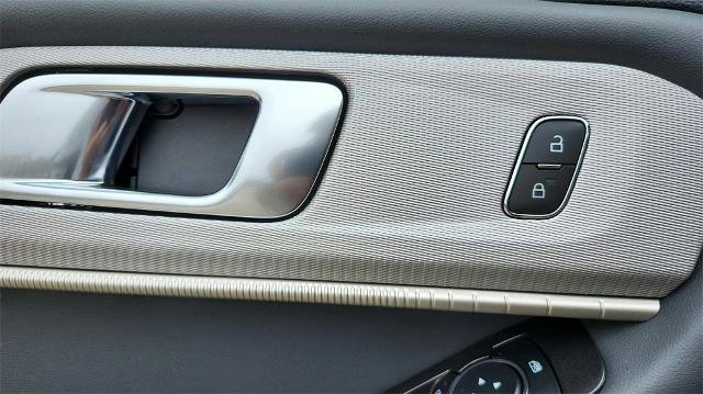 Certified 2025 Ford Explorer Active w/ Active Comfort Package image 19