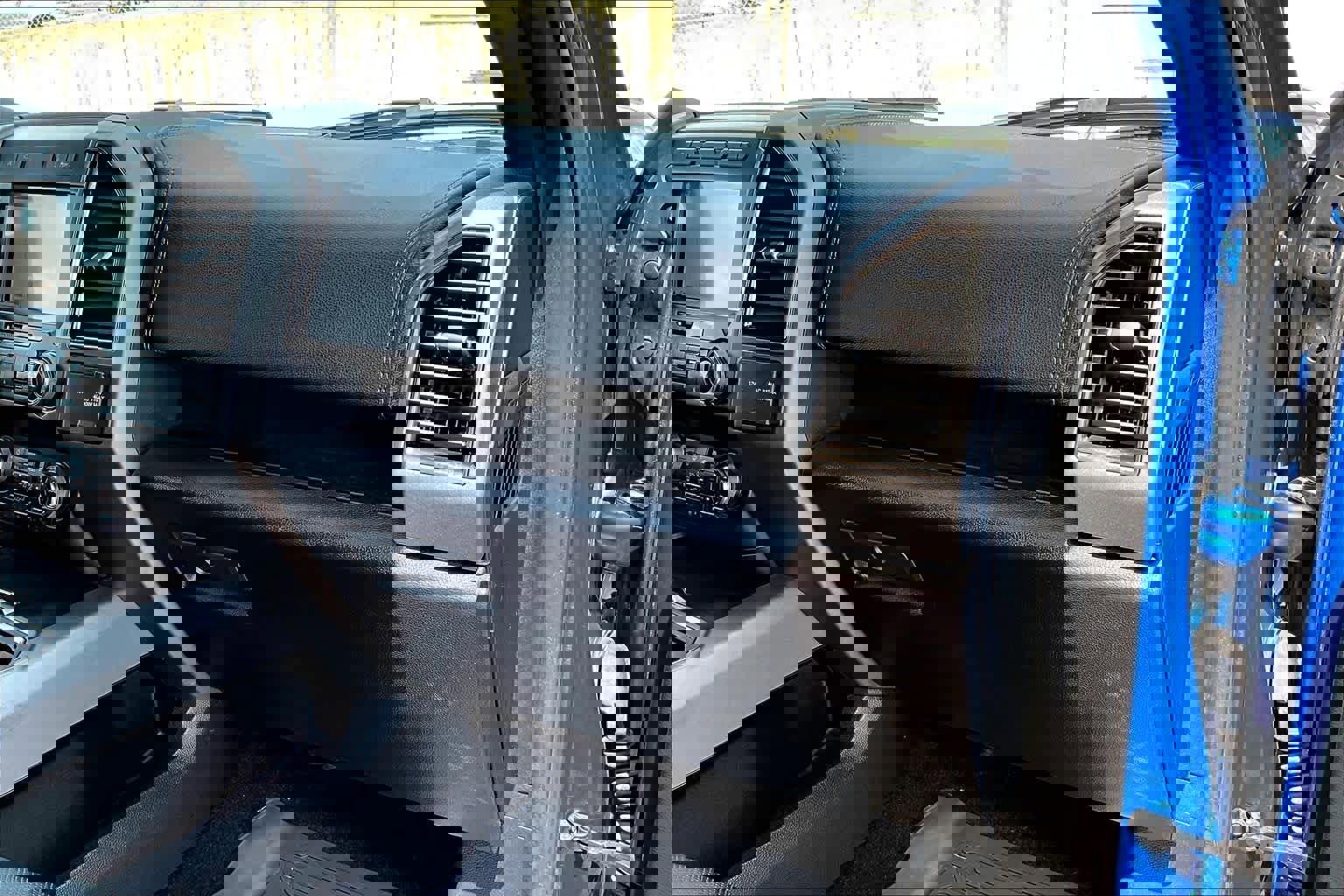 Certified 2019 Ford F150 Raptor w/ Equipment Group 802A Luxury image 19