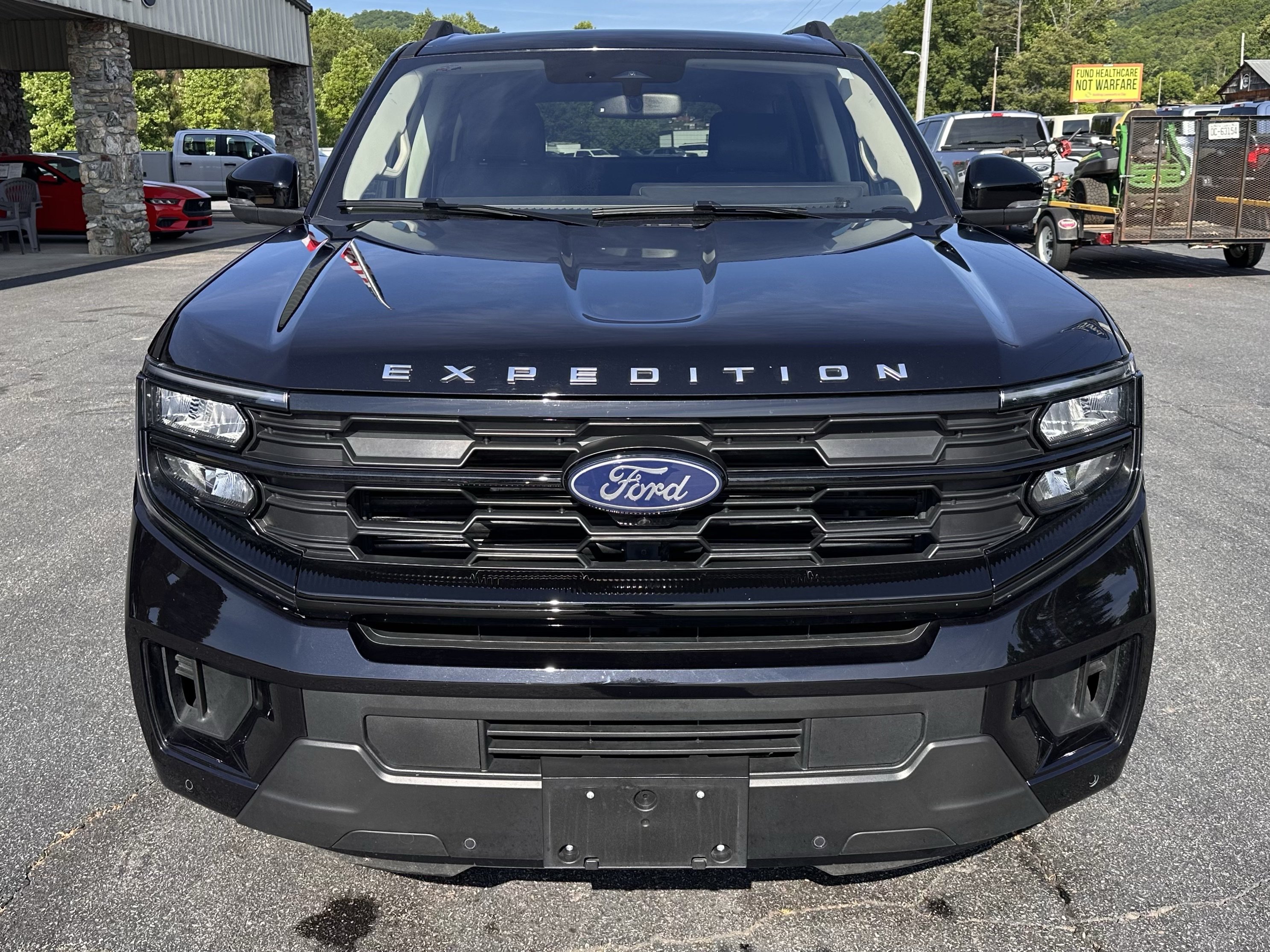 Certified 2025 Ford Expedition Active AWD/4WD image 3