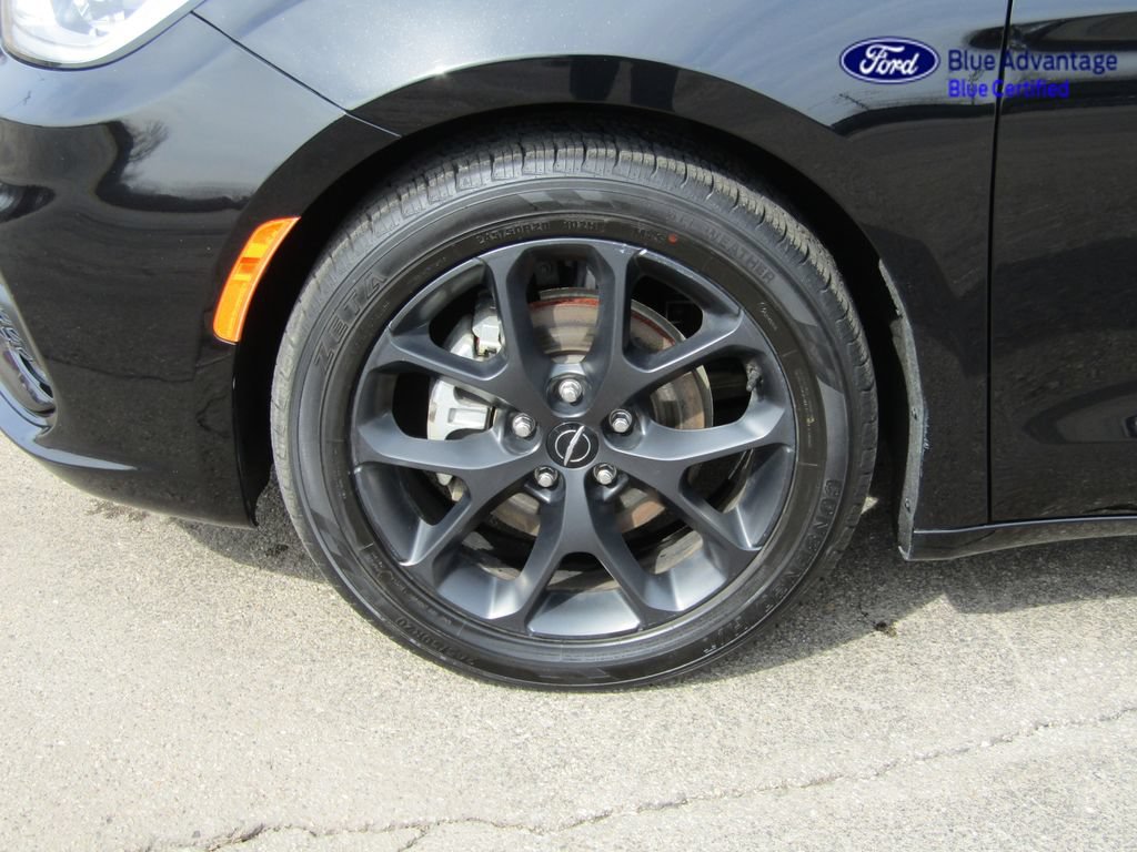 Used 2025 Chrysler Pacifica Limited FWD image 4