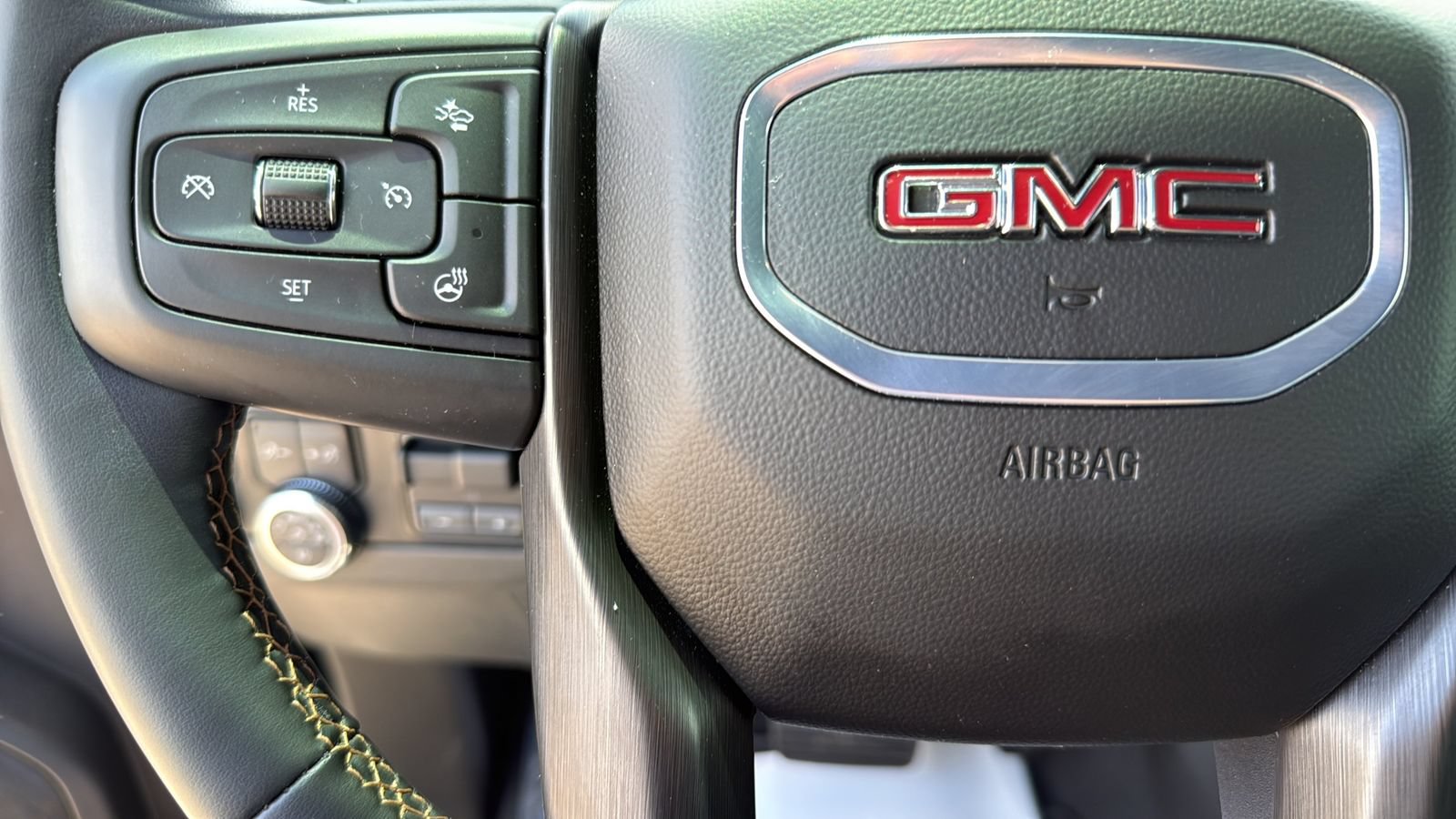 Used 2024 GMC Yukon AT4 w/ AT4 Premium Plus Package AWD/4WD image 16