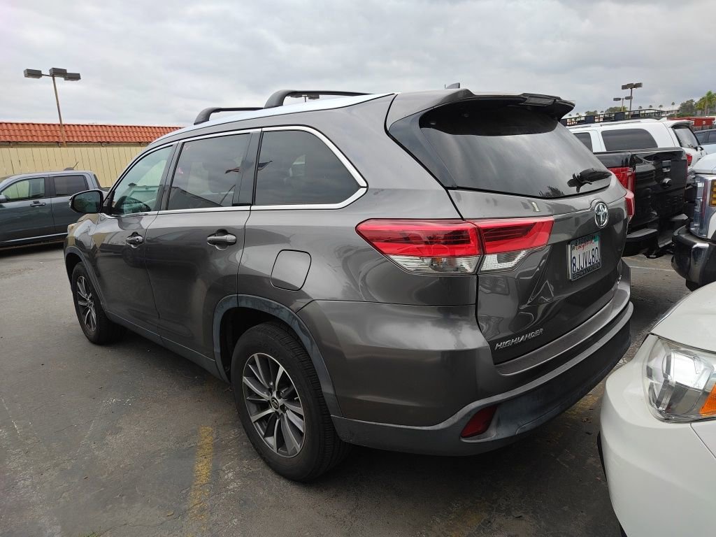 Used 2019 Toyota Highlander XLE FWD image 4