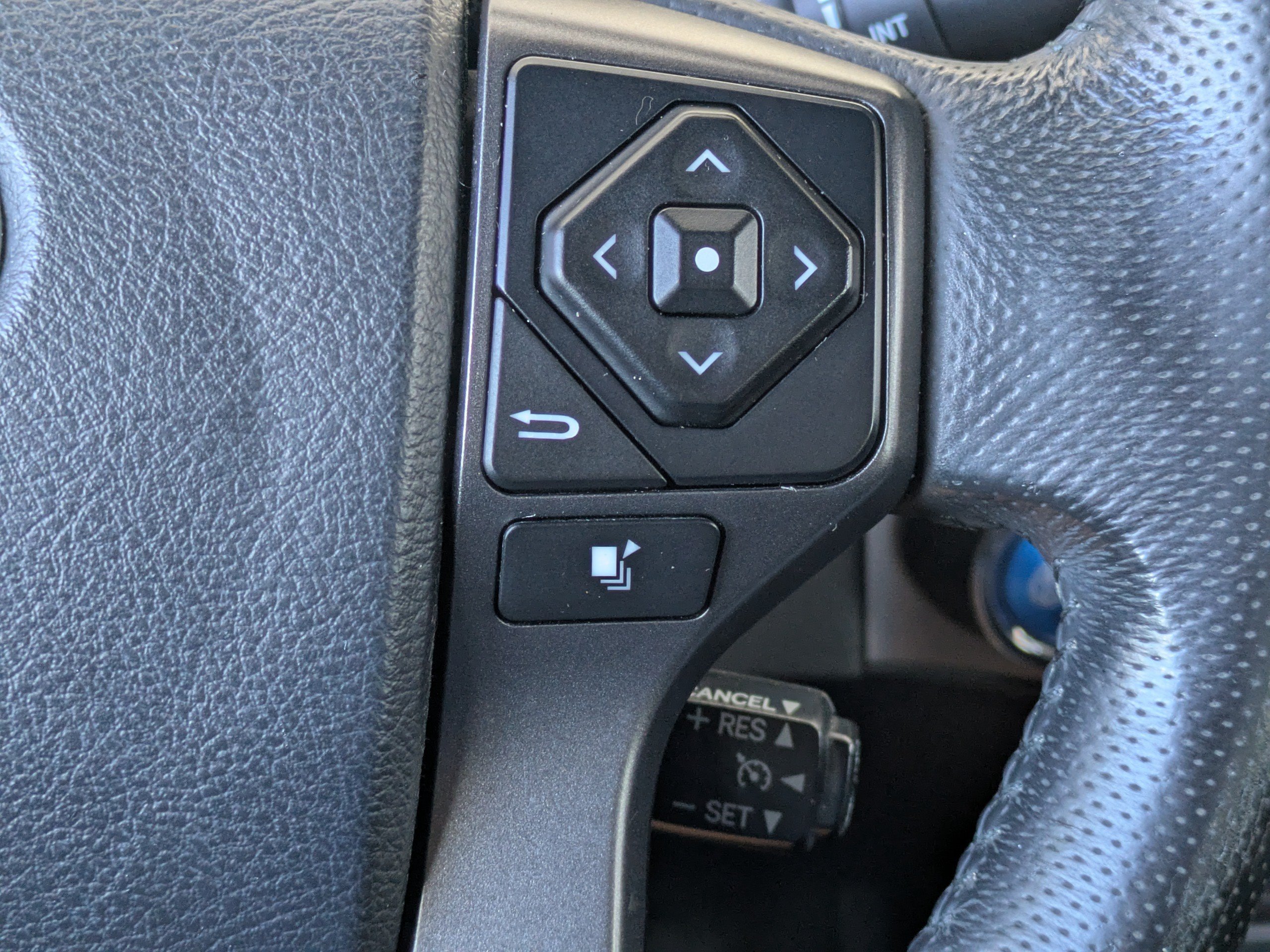 Used 2017 Toyota Tacoma TRD Sport w/ Premium & Technology Package RWD image 27