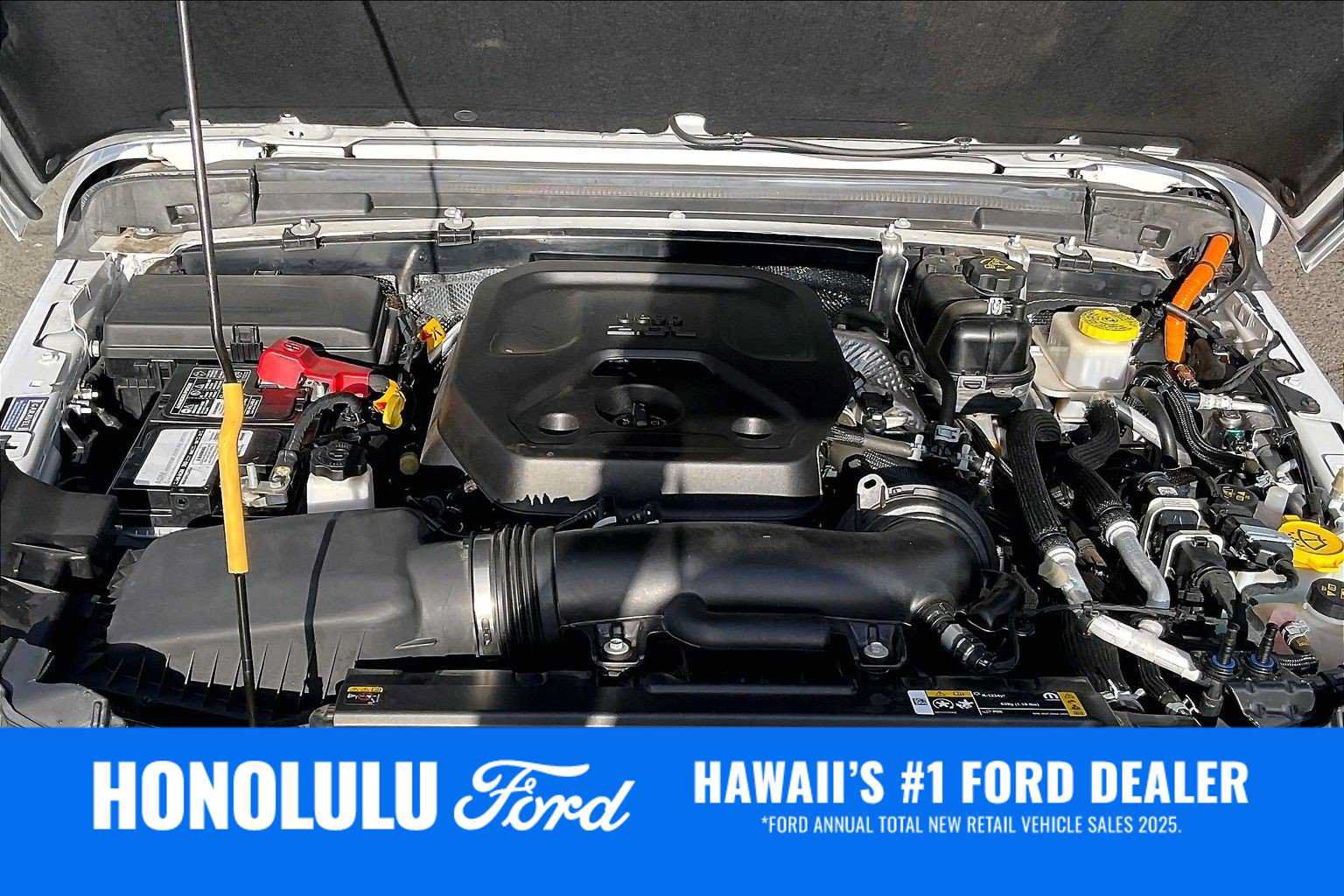 Used 2024 Jeep Wrangler Unlimited w/ Dual Top Group AWD/4WD image 9