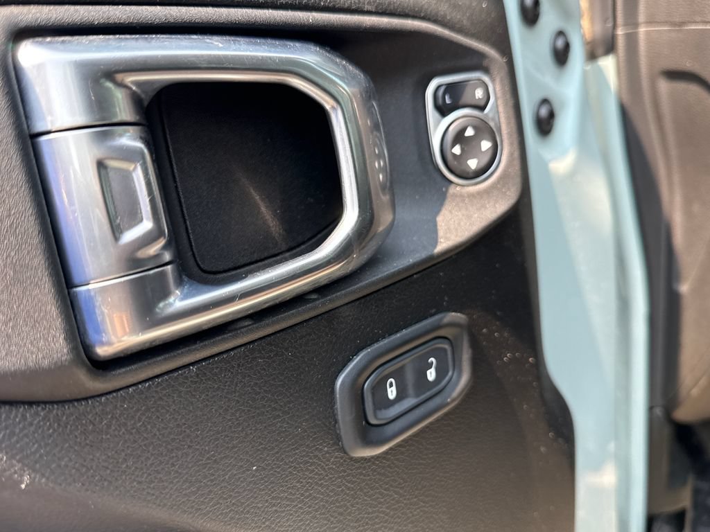Used 2023 Jeep Wrangler Unlimited Rubicon w/ Cold Weather Group AWD/4WD image 21