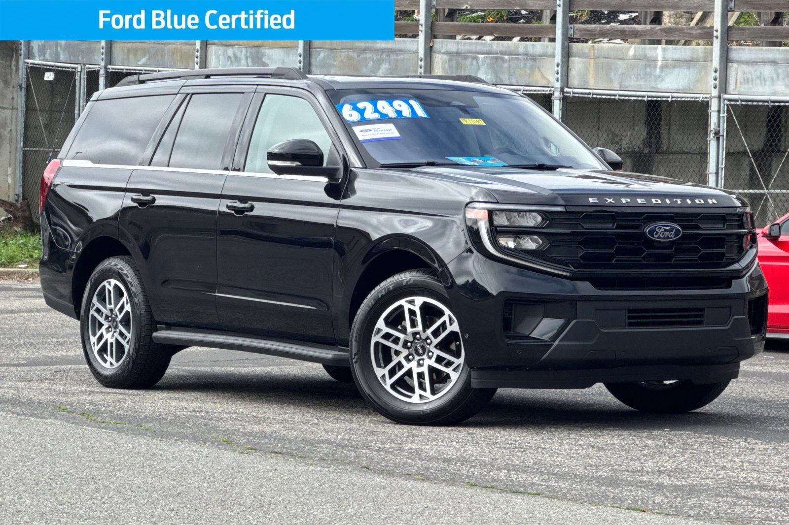 Certified 2025 Ford Expedition Active image 2