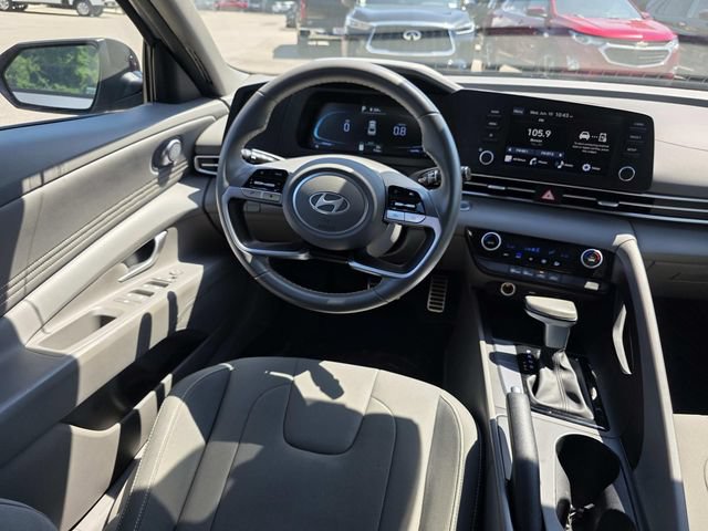 Used 2025 Hyundai Elantra Sport FWD image 32