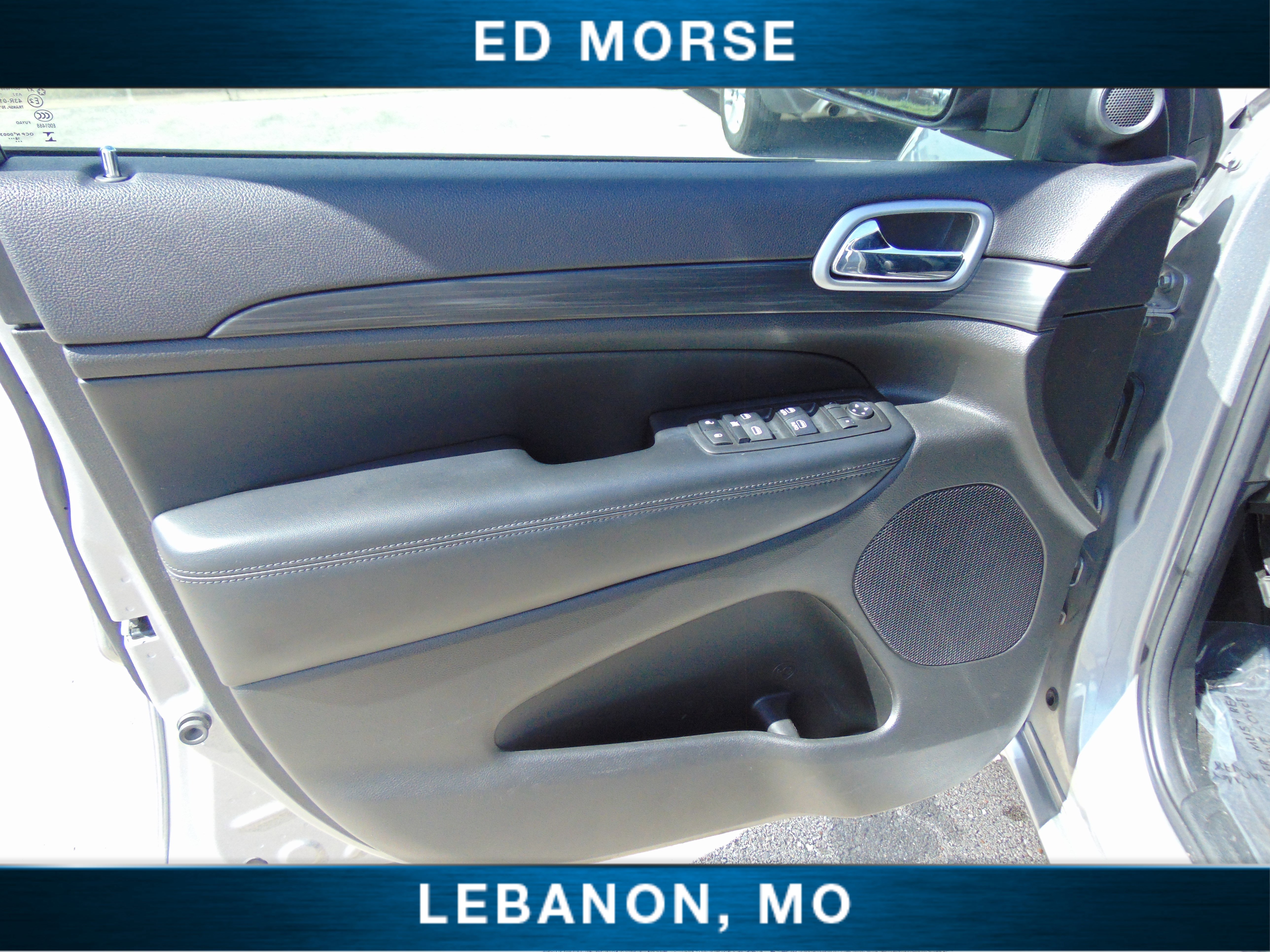 Used 2019 Jeep Grand Cherokee Altitude AWD/4WD image 16