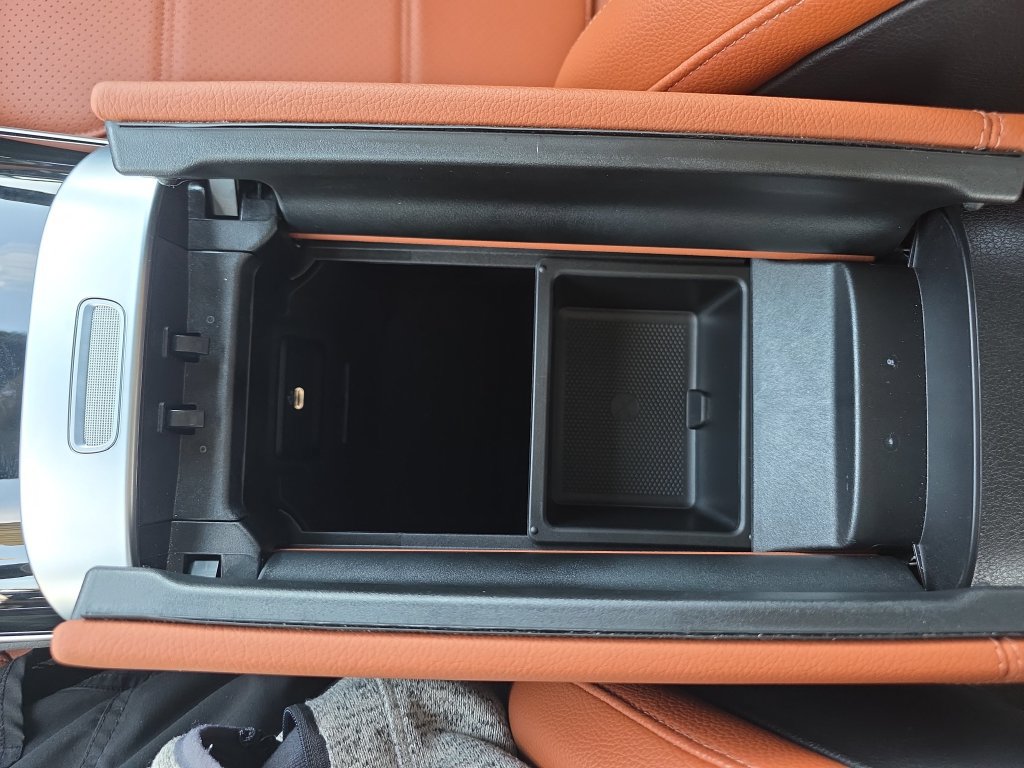 Used 2025 Mercedes-Benz GLC 300 4MATIC image 36