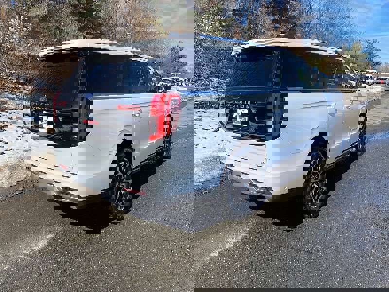 Certified 2025 Ford Expedition Max Platinum image 5