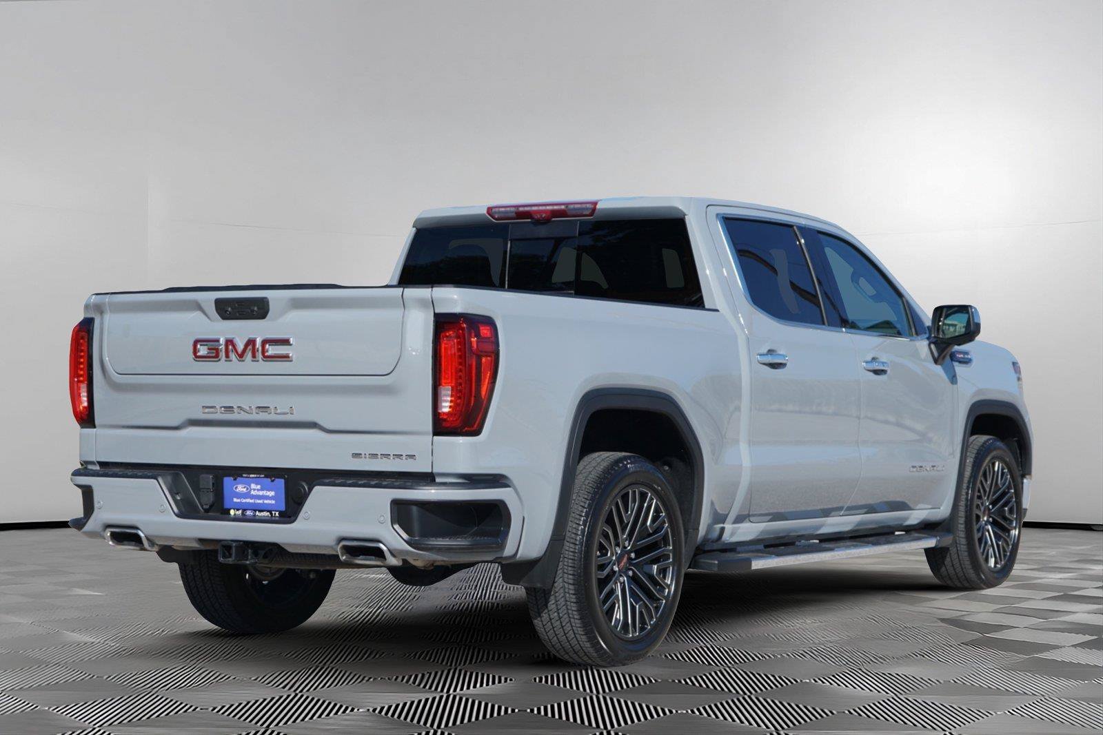 Used 2024 GMC Sierra 1500 Denali w/ Technology Package AWD/4WD image 5