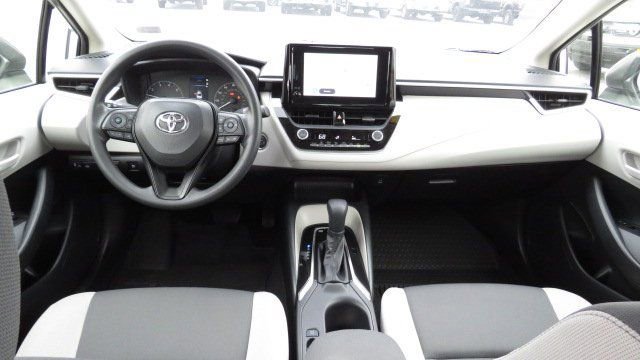 Used 2023 Toyota Corolla LE w/ LE Convenience Package image 9