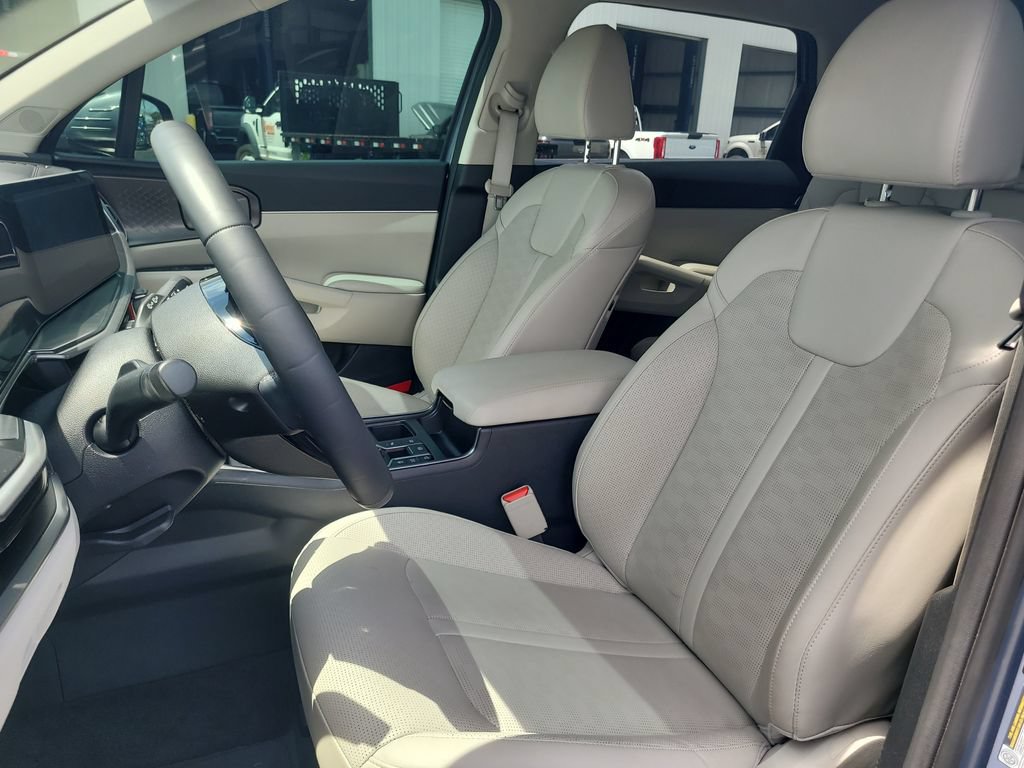Used 2025 Kia Sorento S FWD image 17