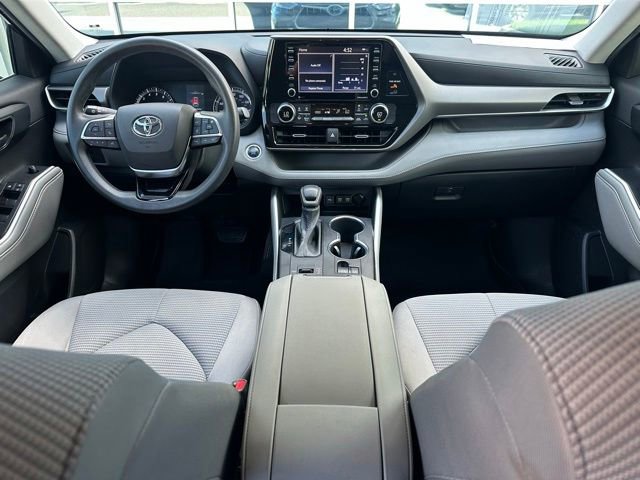 Used 2020 Toyota Highlander L FWD image 9
