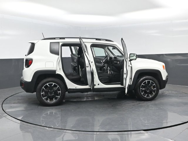 Used 2023 Jeep Renegade Latitude AWD/4WD image 27