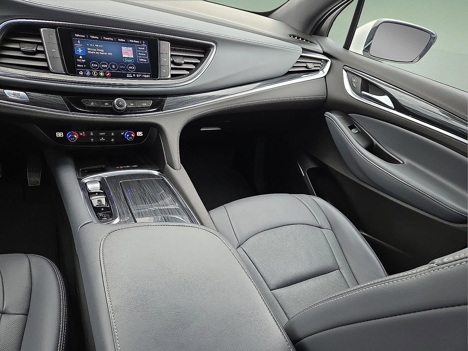 Used 2024 Buick Enclave Essence image 13