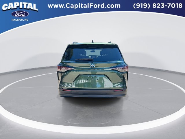 Used 2024 Toyota Sienna XLE FWD image 7