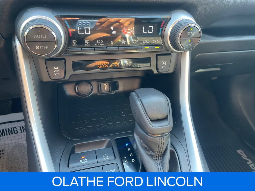 Used 2020 Toyota RAV4 XLE w/ All Weather Liner Package FWD image 14