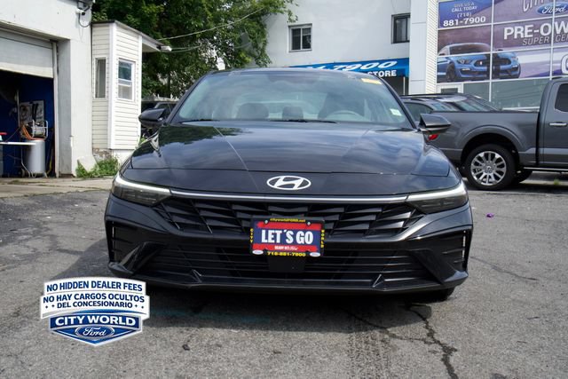 Used 2025 Hyundai Elantra SEL FWD image 2