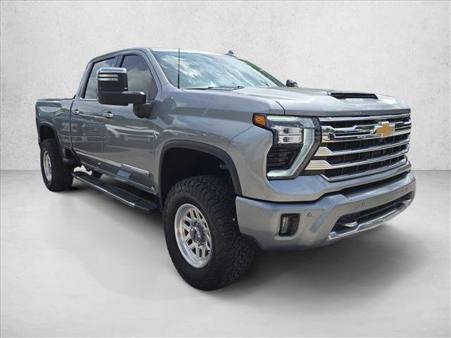 Used 2024 Chevrolet Silverado 2500 High Country w/ High Country Premium Package AWD/4WD image 3