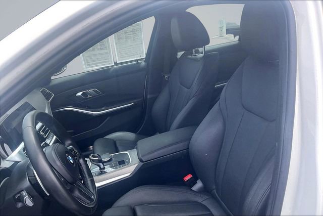 Used 2020 BMW 330i Sedan w/ M Sport Package RWD image 25