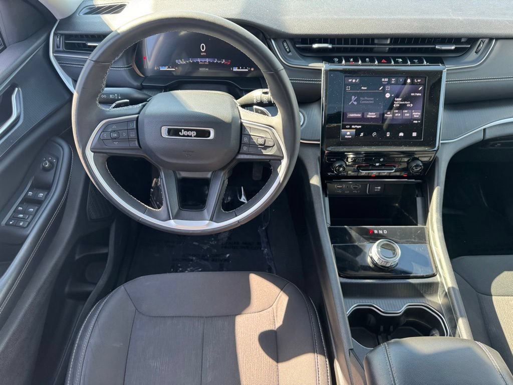 Used 2023 Jeep Grand Cherokee Laredo AWD/4WD image 15