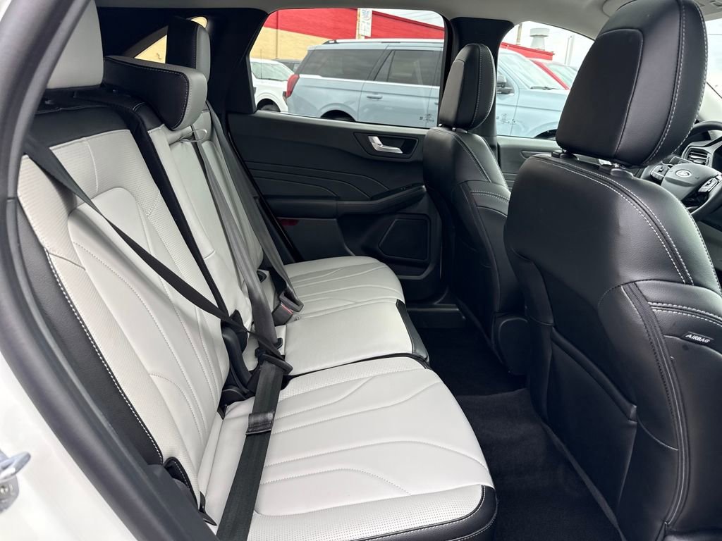 Certified 2025 Ford Escape Platinum w/ Premium Technology Package image 10