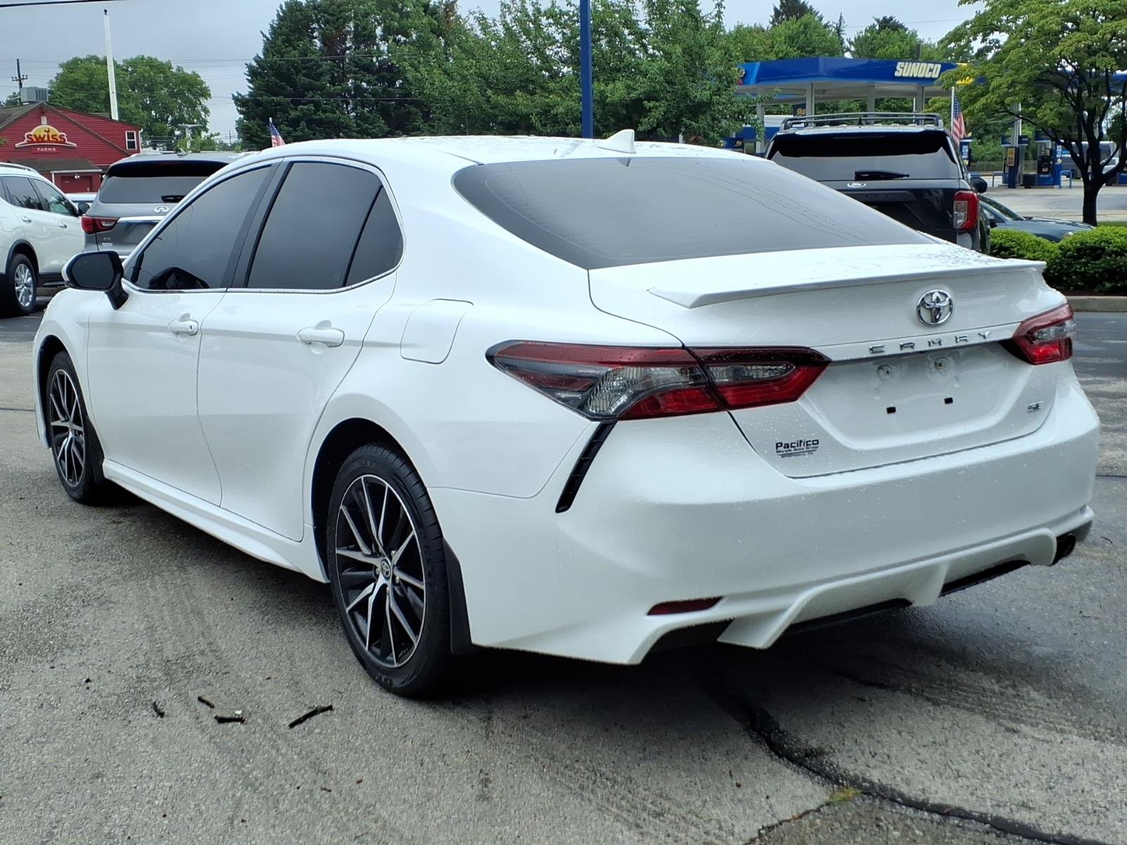 Used 2024 Toyota Camry SE w/ Cold Weather Package FWD image 5